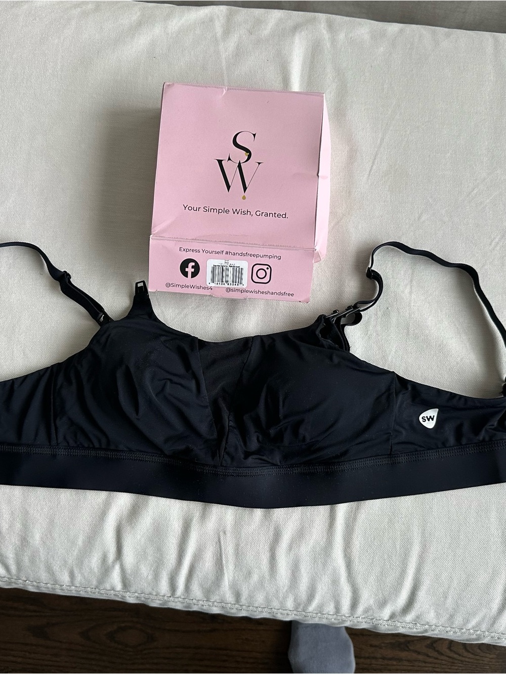 Black Hands-Free Pumping Bra